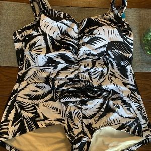26W Plus Size Swimsuit NWT